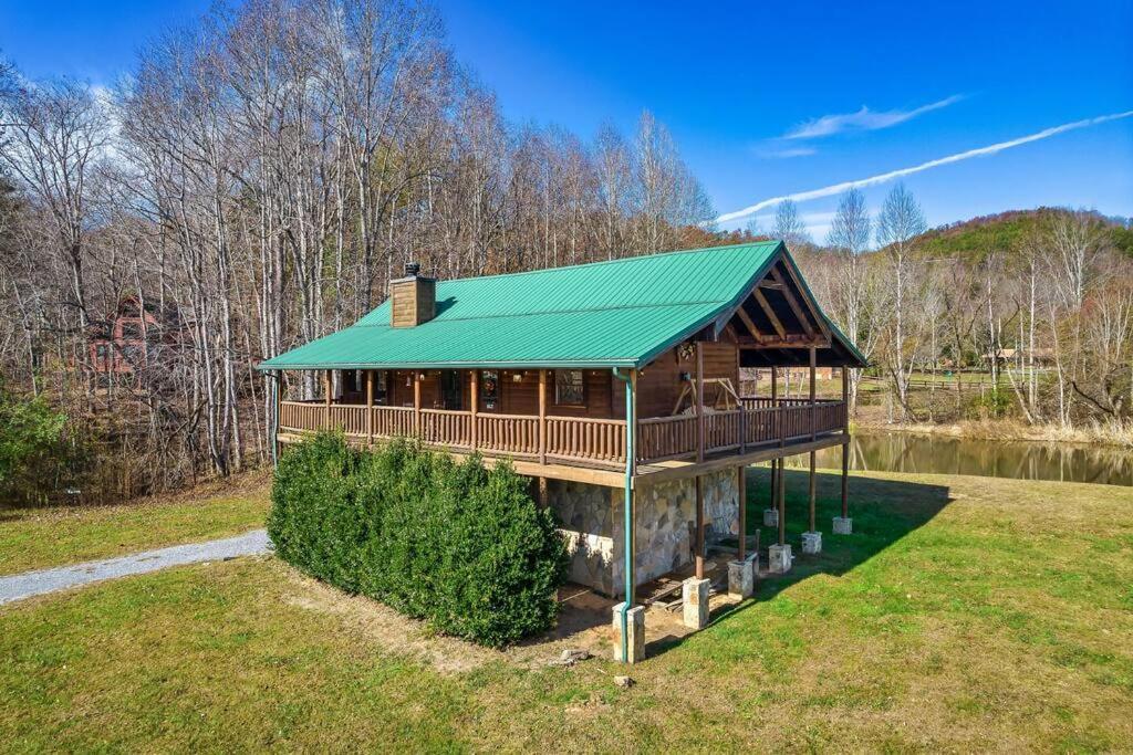 Spectacular Mtns Views With Private Hot Tub With Pool Table And Private Pond Villa Sevierville Luaran gambar