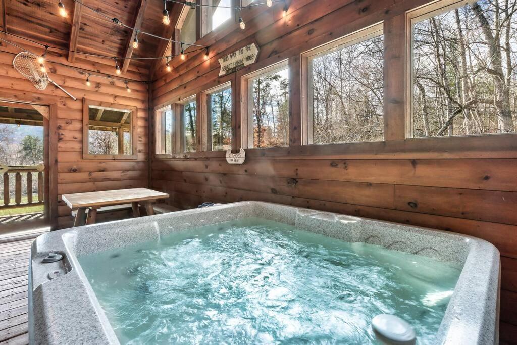 Spectacular Mtns Views With Private Hot Tub With Pool Table And Private Pond Villa Sevierville Luaran gambar