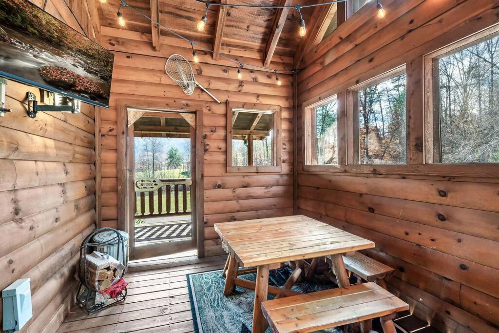 Spectacular Mtns Views With Private Hot Tub With Pool Table And Private Pond Villa Sevierville Luaran gambar