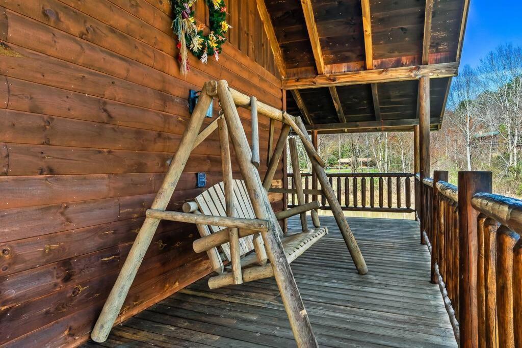 Spectacular Mtns Views With Private Hot Tub With Pool Table And Private Pond Villa Sevierville Luaran gambar