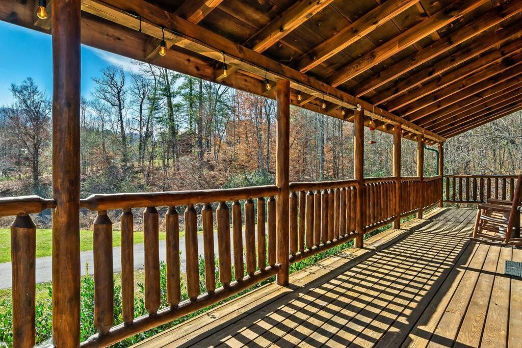 Spectacular Mtns Views With Private Hot Tub With Pool Table And Private Pond Villa Sevierville Luaran gambar
