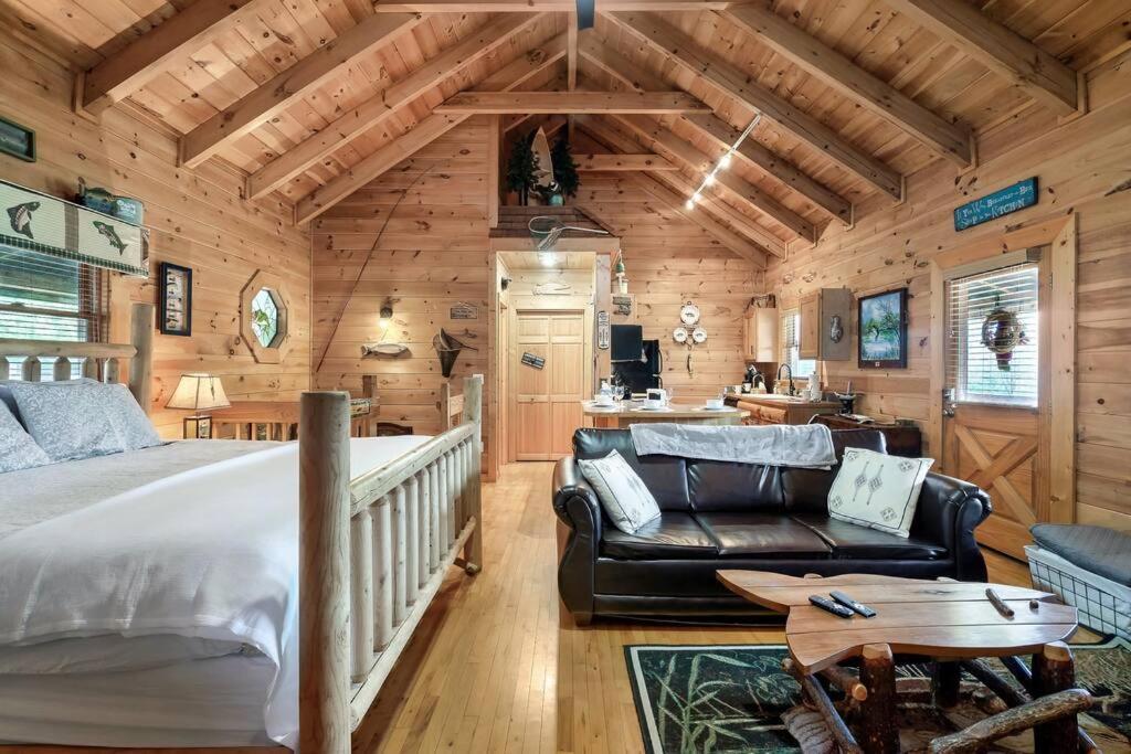 Spectacular Mtns Views With Private Hot Tub With Pool Table And Private Pond Villa Sevierville Luaran gambar
