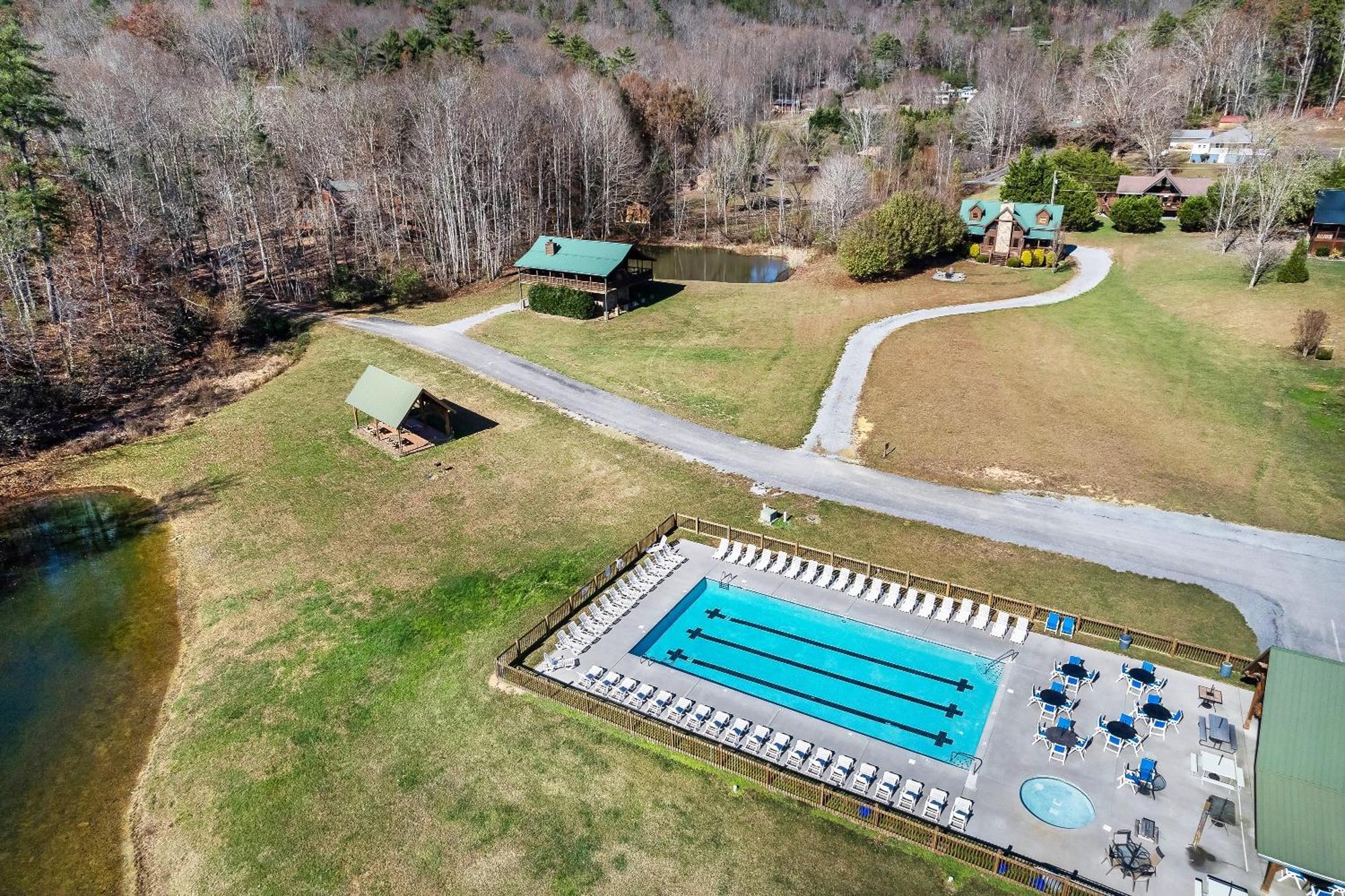 Spectacular Mtns Views With Private Hot Tub With Pool Table And Private Pond Villa Sevierville Luaran gambar